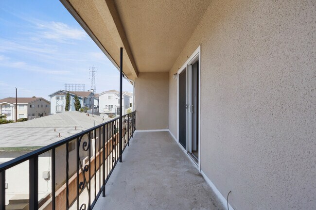 balcony off 2nd bedroom - 2516 Voorhees Ave
