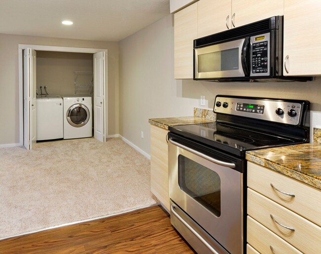 Building Photo - Available Now! Beautiful Kirkland Condo - ...