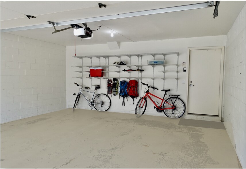 Building Photo - 2869 Kenwood Isles Dr