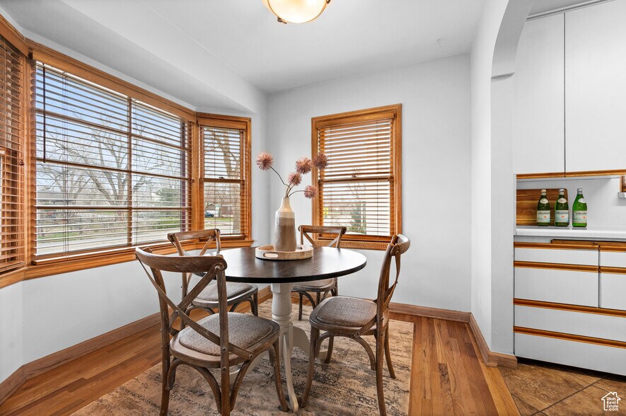 Table Nook - 2792 S Imperial St