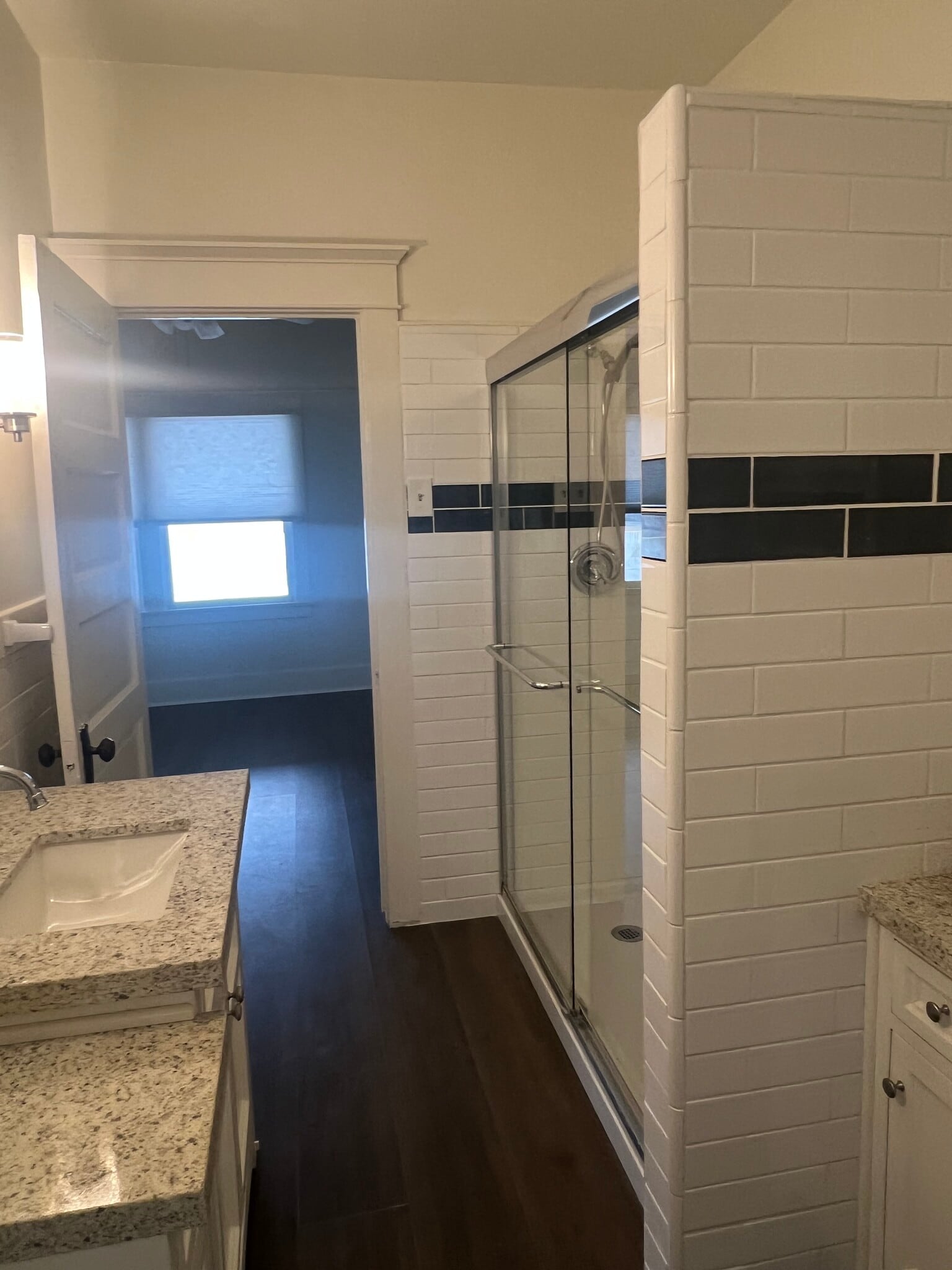 Building Photo - 640 W 16th St