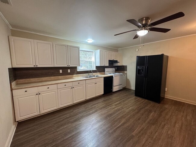 Building Photo - 3/2 House with bonus room in Armuchee $1,195