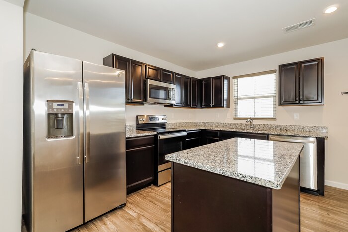 Building Photo - 921 Taybyn Rd