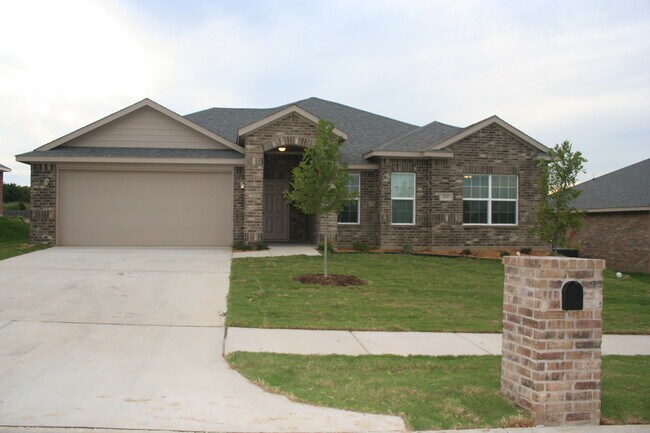 Primary Photo - 307 Sage Ct