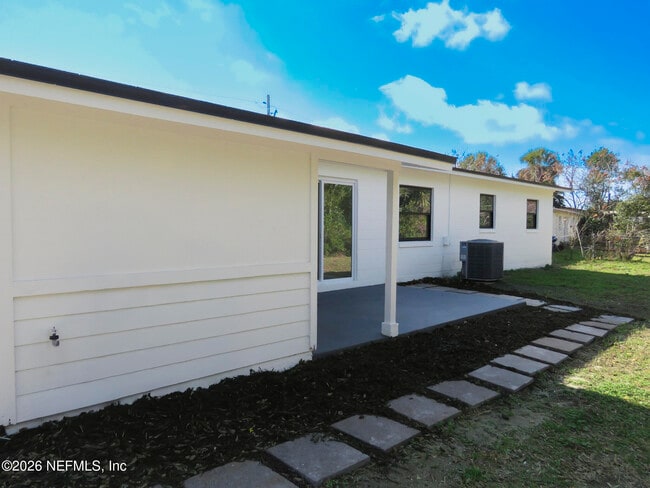 Building Photo - 43 Saratoga Cir N