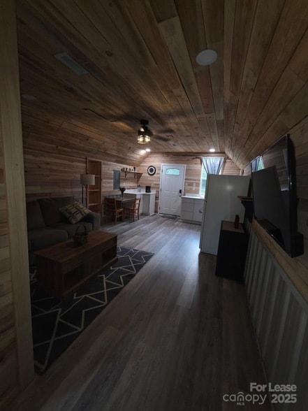 Building Photo - 820 Clearview Rd