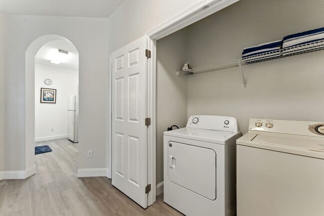 Building Photo - 8101 Coconut Pl