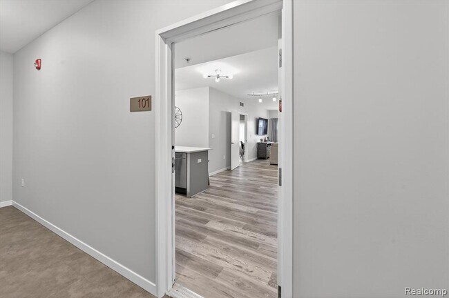 Building Photo - 293 N 2nd St