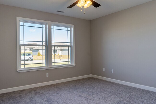 Building Photo - Lovely home for rent in established neigborhood