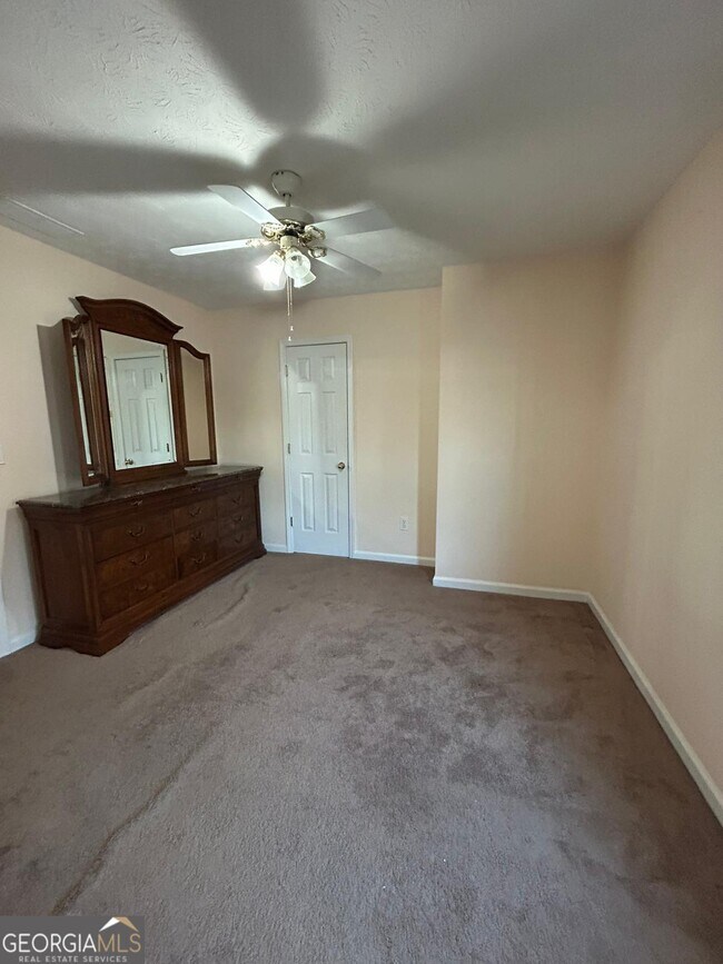 Building Photo - 5335 Lakebrooke Run