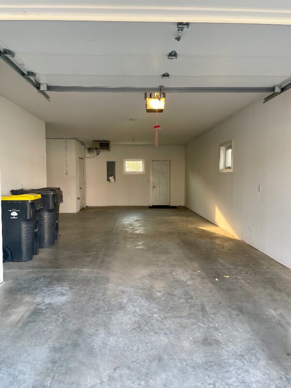 Building Photo - 2161 Rolling Green Ln