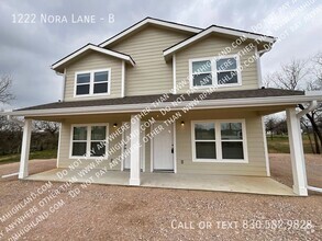 Building Photo - Available Now!! Beautiful 2 Bedroom/ 1 1/2...