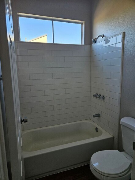 Building Photo - 15341 Hunsaker Ave