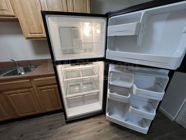 Building Photo - 3530 E Richmond Rd