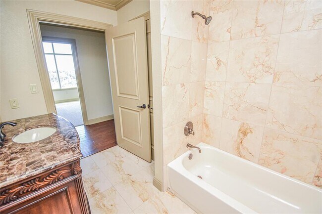 Building Photo - 2801 Wexford Dr