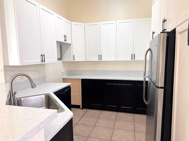 Building Photo - 3725 NE 23rd Ct