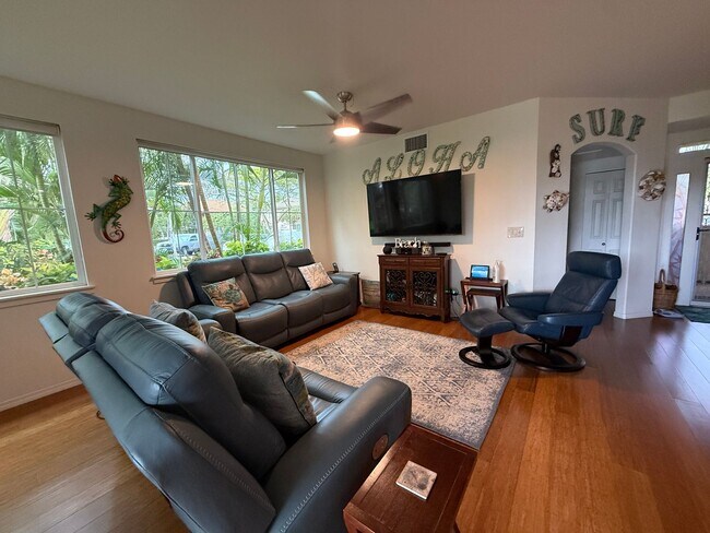 Building Photo - Beautiful Renovated and Furnished 2 bed/2 bath, walk to the beach