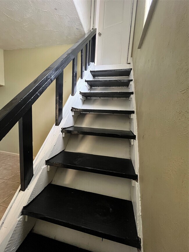 Building Photo - 7933 Brays St