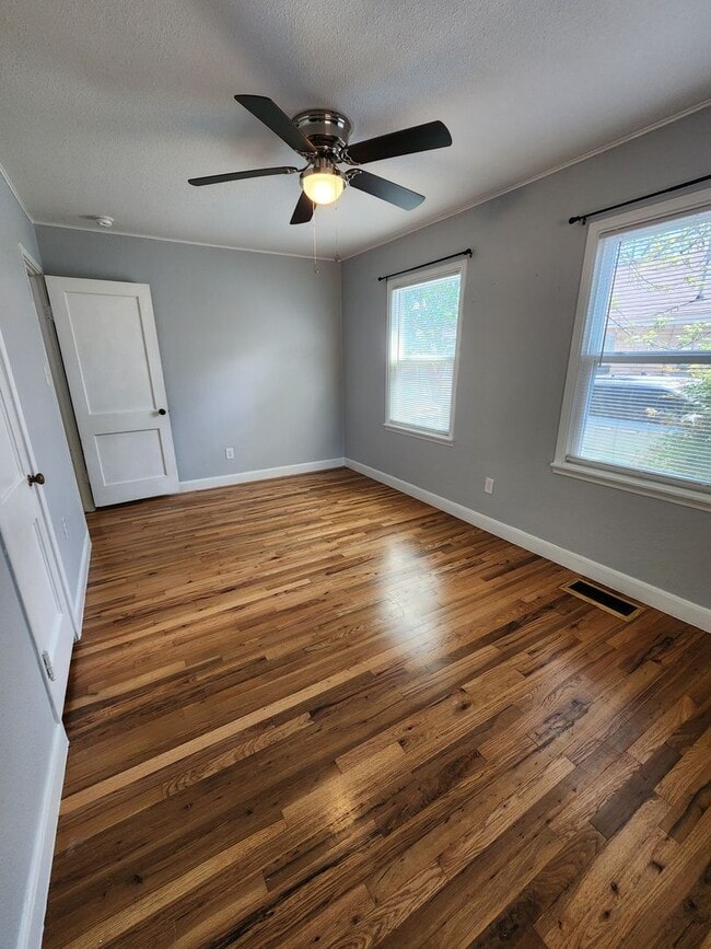 Building Photo - 3/1 Charmer in West Lampasas