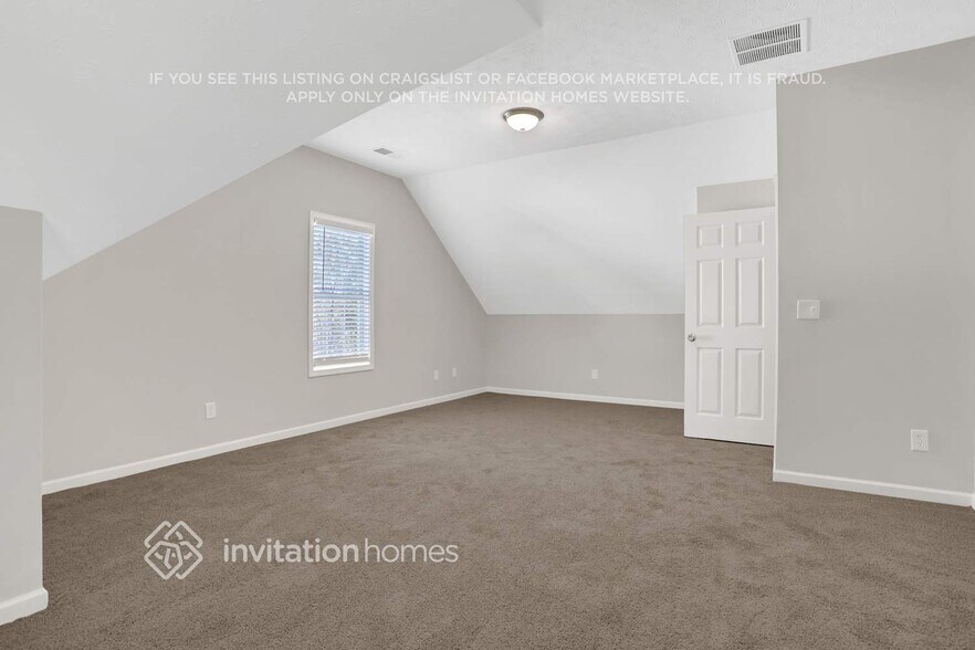 Building Photo - 4150 Hillsborough Dr SW