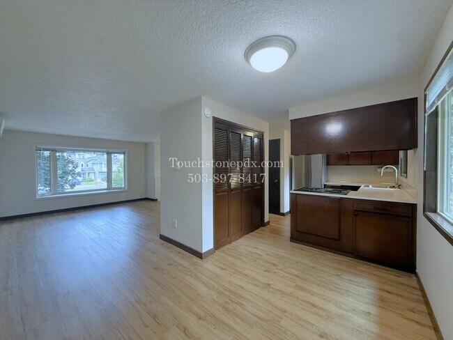 Building Photo - 120 SE 176th Pl