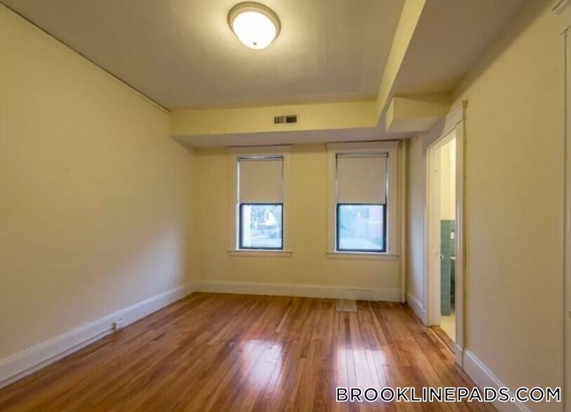 Building Photo - 26 Hamilton Rd