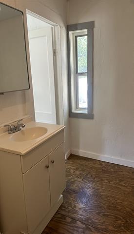 Building Photo - 1305 Lotus St