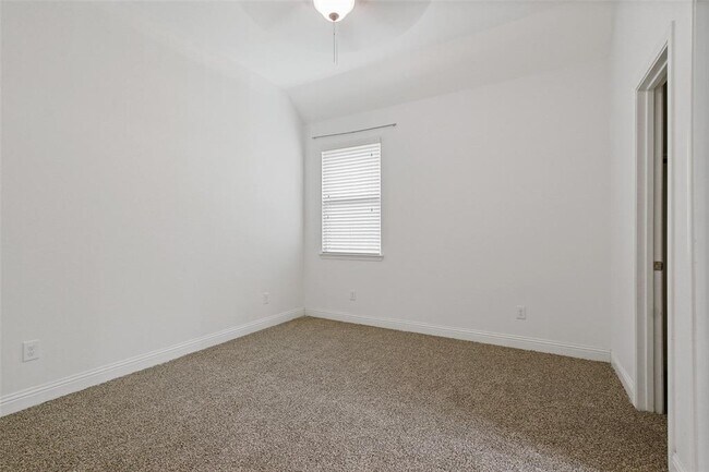 Building Photo - 3556 Woods Estates Dr