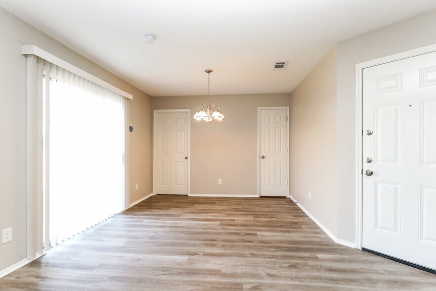Building Photo - 16770 N Thrasher Dr