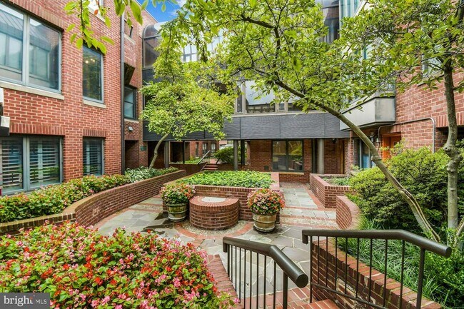 Building Photo - 1080 Wisconsin Ave NW