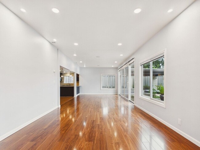 Building Photo - Immaculate Menlo Park house for rent now! $9,100