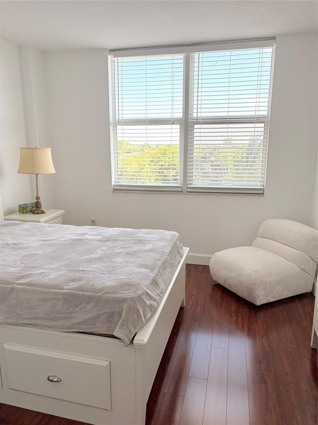 Building Photo - 700 E Boynton Beach Blvd