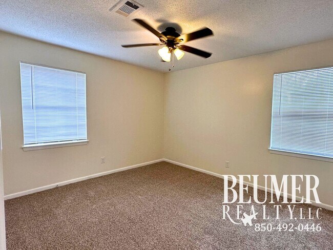 Building Photo - Coastal Living in Charming Innerarity Point