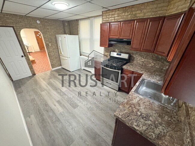 Building Photo - 2082 Albright St