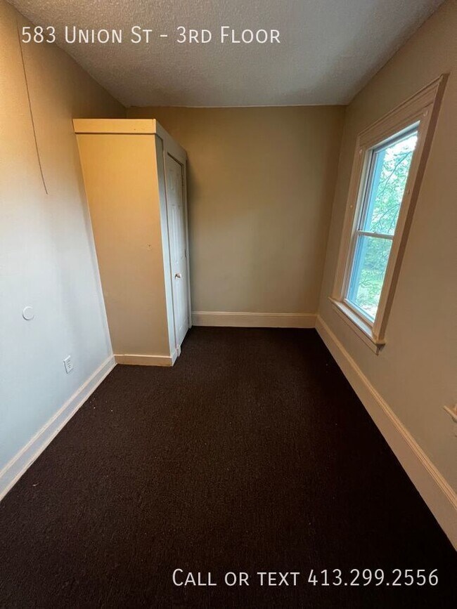 Building Photo - Large 3 BR Unit in Springfield's Old Hill ...