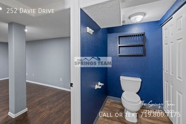 Building Photo - 252 Davie Dr