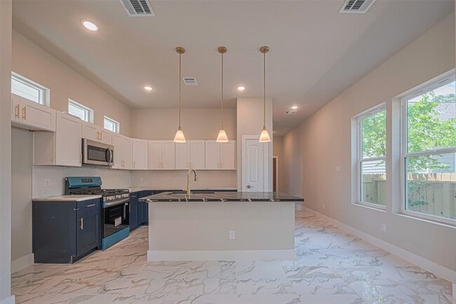 Building Photo - 2414 Sam Wilson St