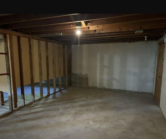 Building Photo - 707 Sherman St