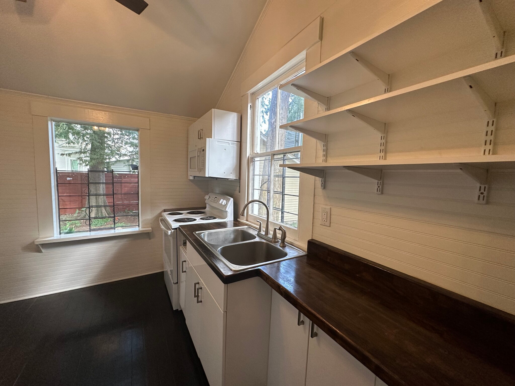 Kitchen overlooking Garden - 3821 Dauphine St