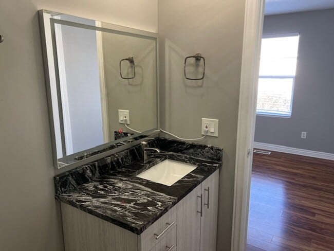 Building Photo - Beautiful Single-Family Home for Rent in Springville!