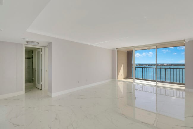 Building Photo - 5200 N Flagler Dr