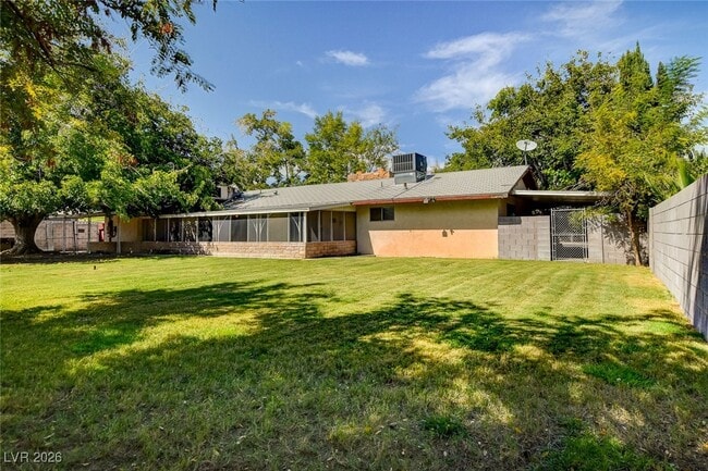 Building Photo - 5649 Sheila Ave