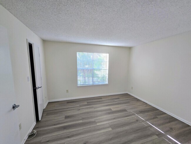 Building Photo - 1125 Crystal Way