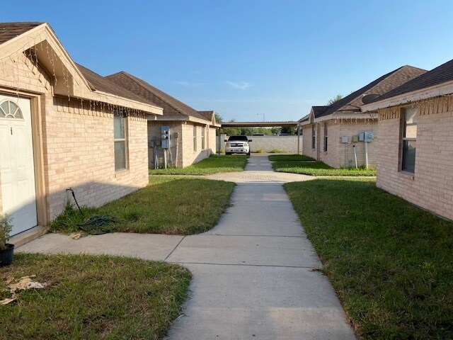 Building Photo - 1001 Cedarwood Dr