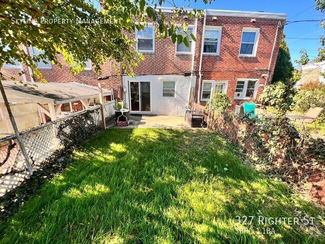 Building Photo - 327 Righter St