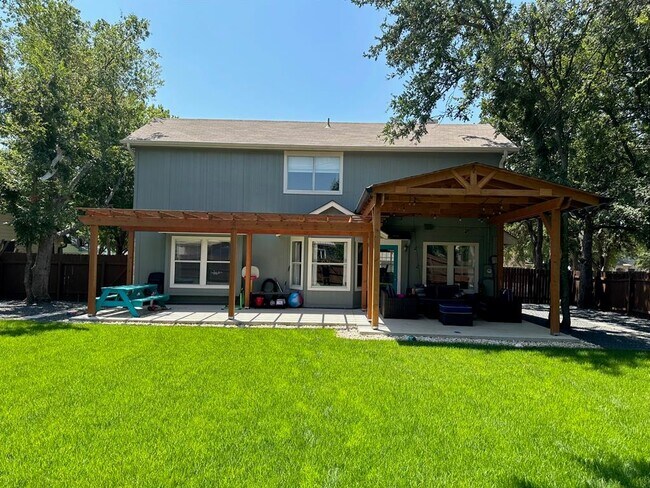 Building Photo - 1808 Sylvia Ln