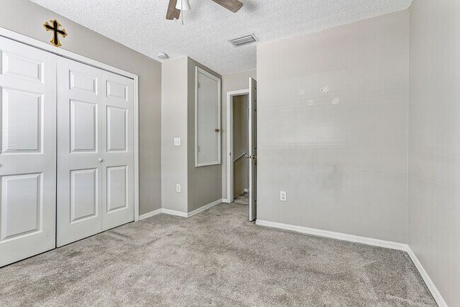 Building Photo - Prime Northwood Home on a Conservation Lot...
