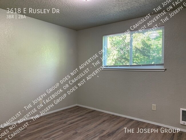 Building Photo - 3618 E Rusley Dr