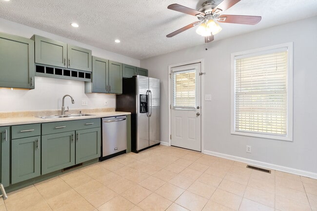 Building Photo - 942 Drum Ln
