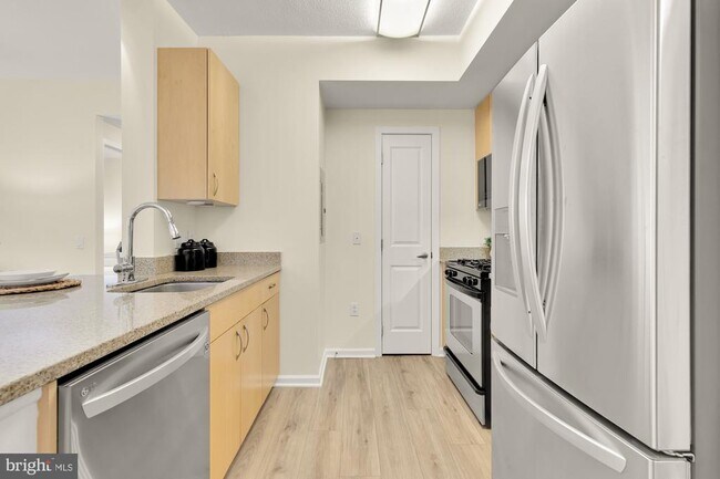 Building Photo - 440 L St NW